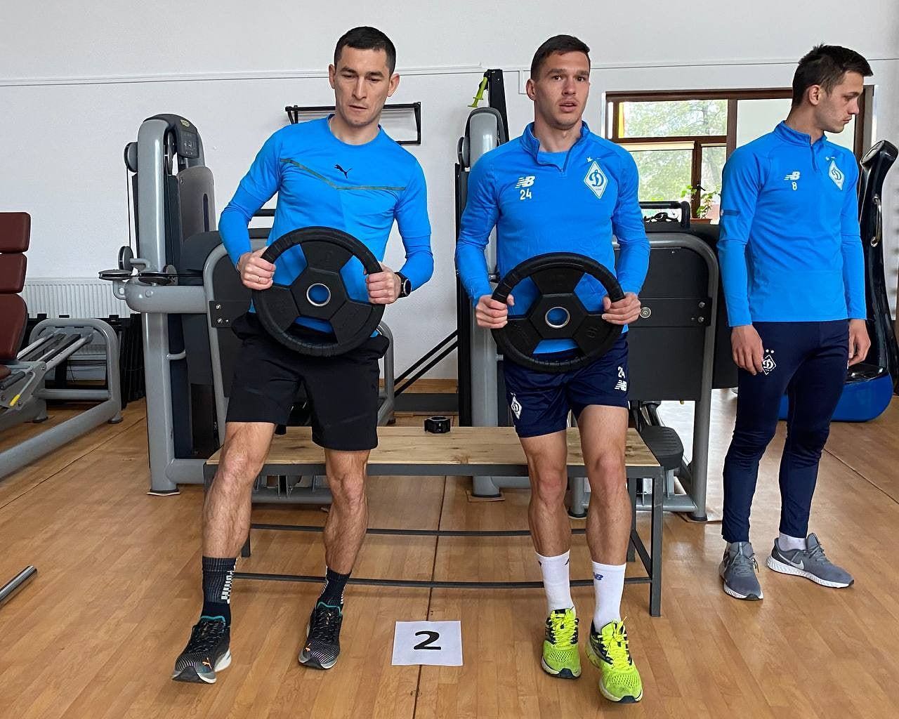 Украинский футбол на паузе. "Все для фронта, все для победы" и проклятая неизвестность