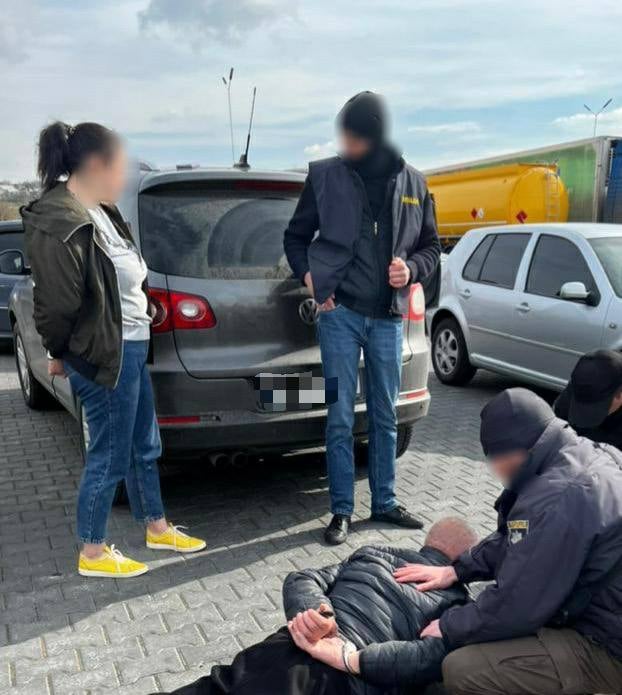 Втеча за 4500 доларів. На Буковині викрили нелегальний канал міграції чоловіків