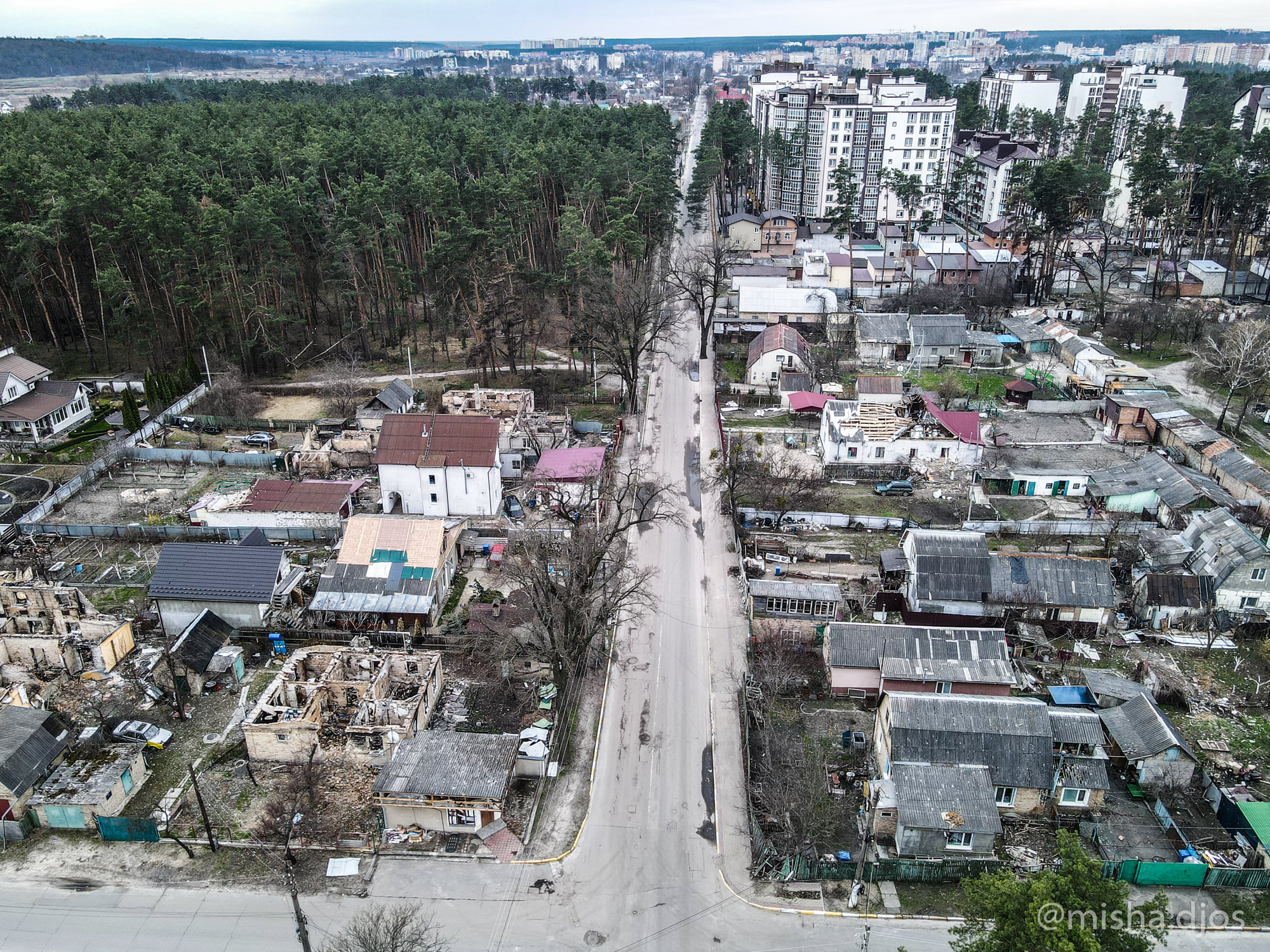 Зруйнований Ірпінь показали з висоти пташиного польоту (фоторепортаж)
