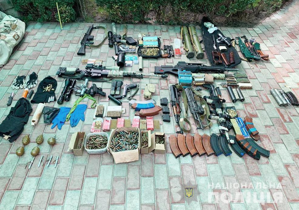 У Кропивницькому затримали чоловіка з цілим арсеналом зброї