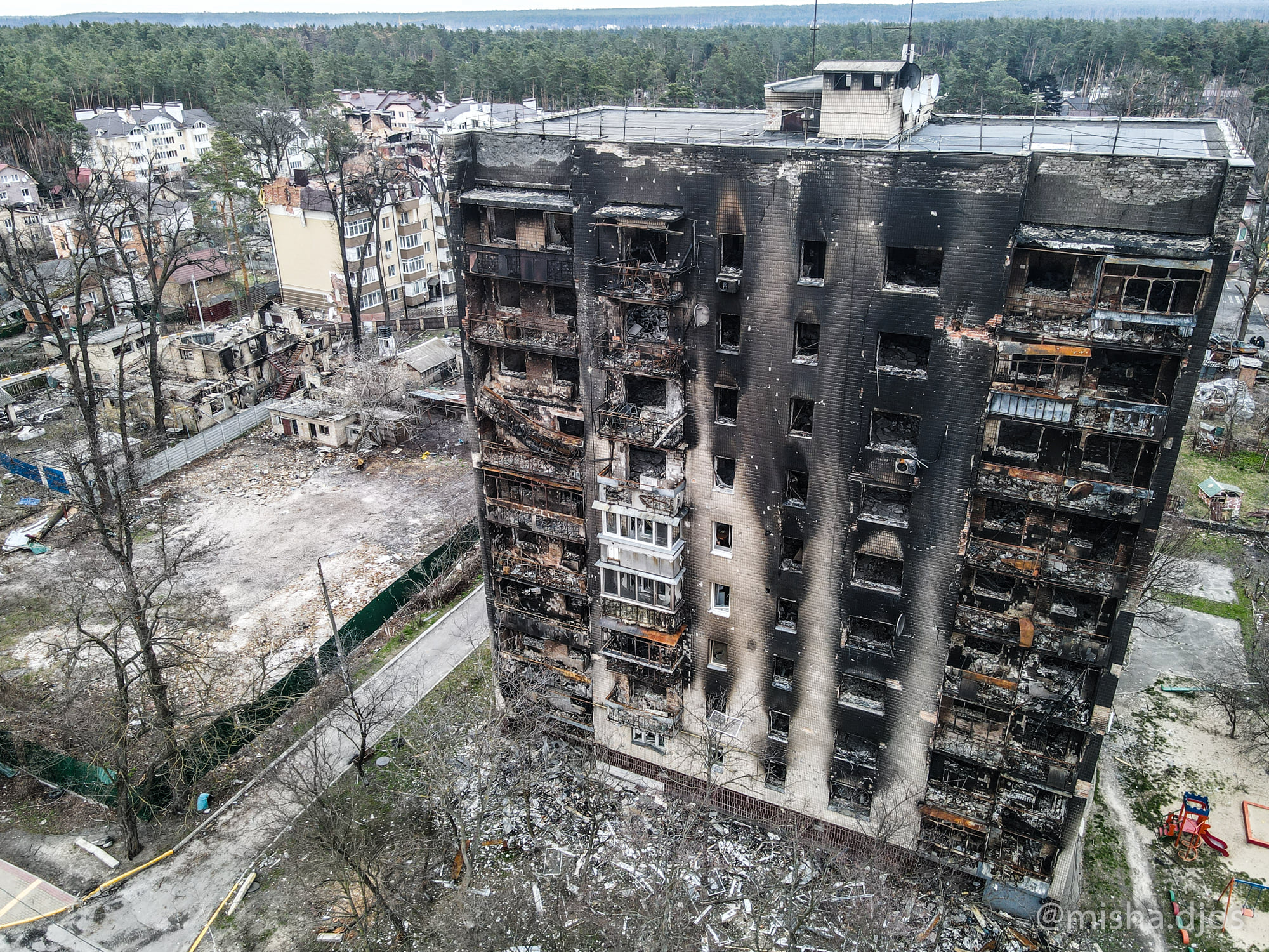 Зруйнований Ірпінь показали з висоти пташиного польоту (фоторепортаж)