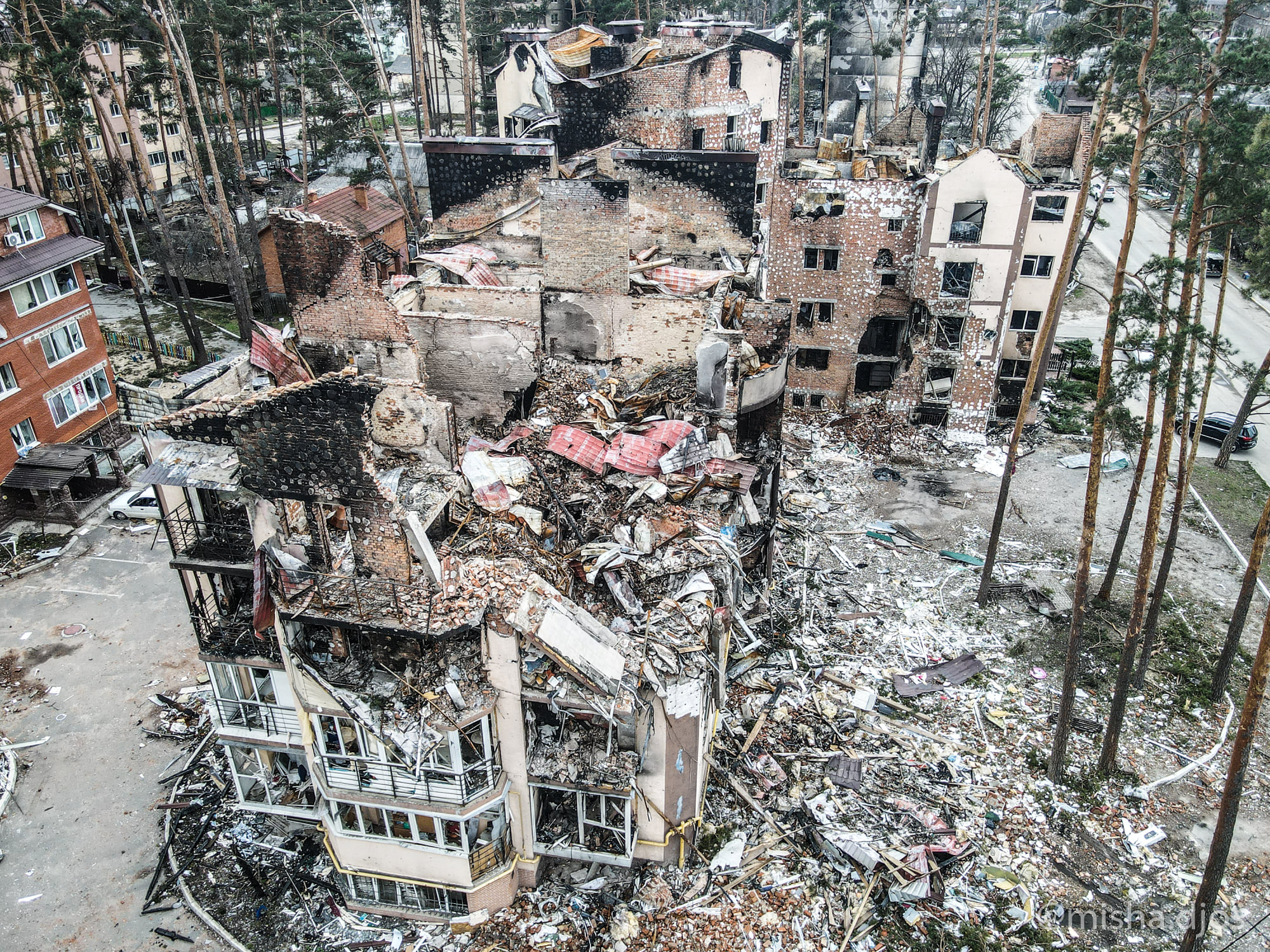 Зруйнований Ірпінь показали з висоти пташиного польоту (фоторепортаж)