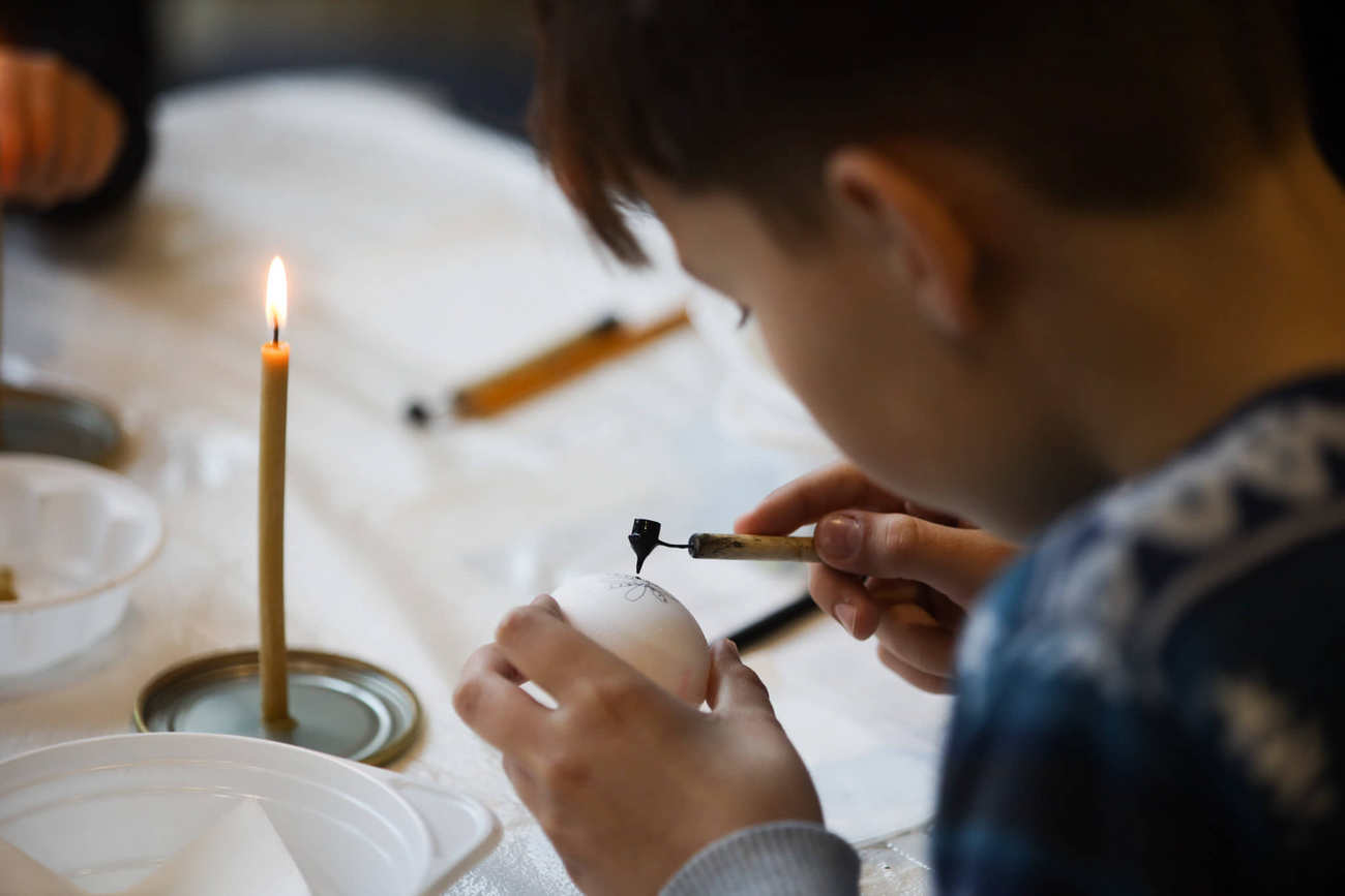 Діти після окупації та бомбардувань створили писанки до Великодня: подивіться на ці фото