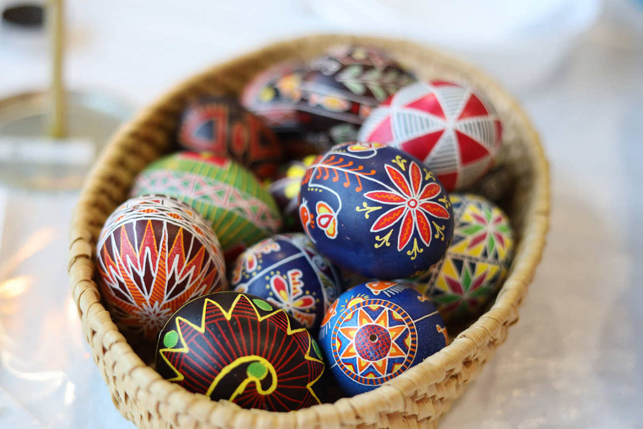 Діти після окупації та бомбардувань створили писанки до Великодня: подивіться на ці фото