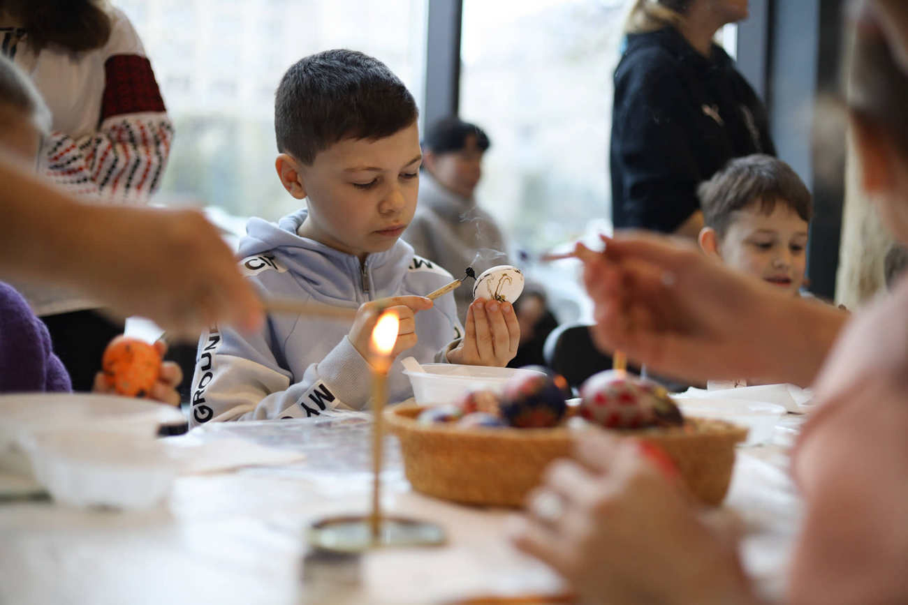 Діти після окупації та бомбардувань створили писанки до Великодня: подивіться на ці фото