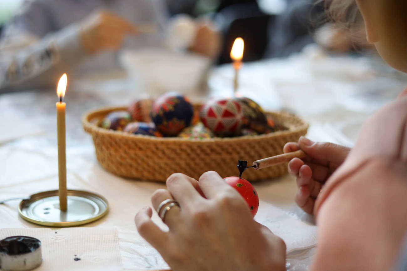 Діти після окупації та бомбардувань створили писанки до Великодня: подивіться на ці фото