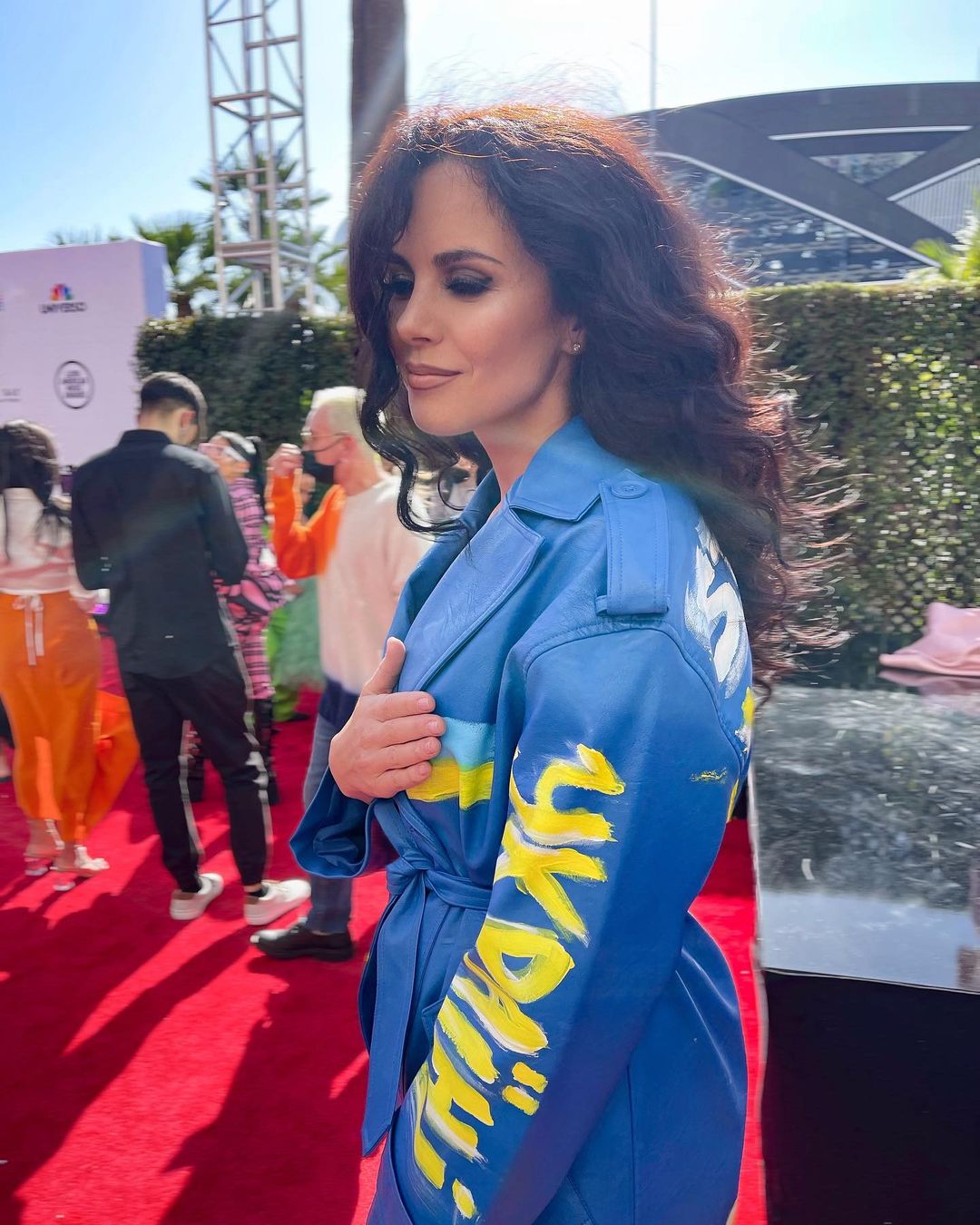 Синьо-жовті серця: неймовірні патріотичні сукні українських зірок, які зачаровують