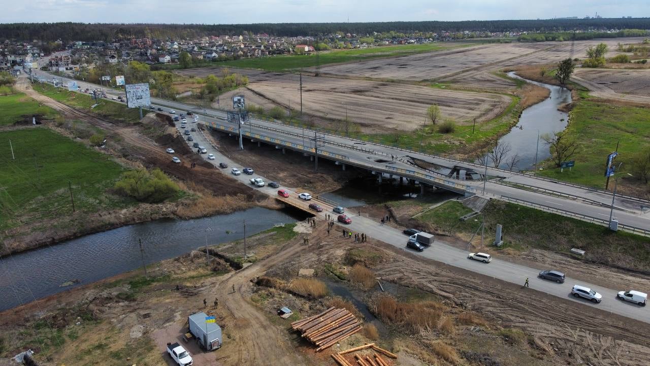 Біля Гостомеля відкрили переправу: хто по ній може їздити і як вона виглядає (фото)