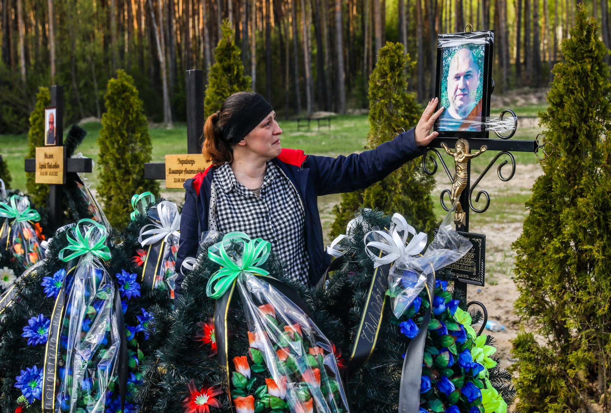 Мурашки по шкірі: мережу потрясли фото поминальних днів в Ірпені