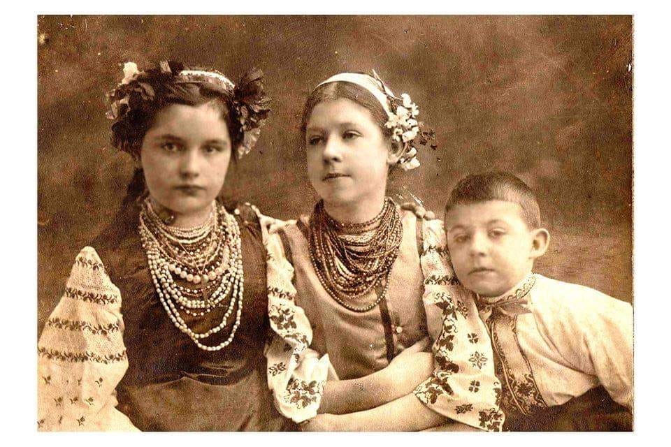 Що таке шароварщина або як СРСР спаплюжив українське народне вбрання (фото і відео)