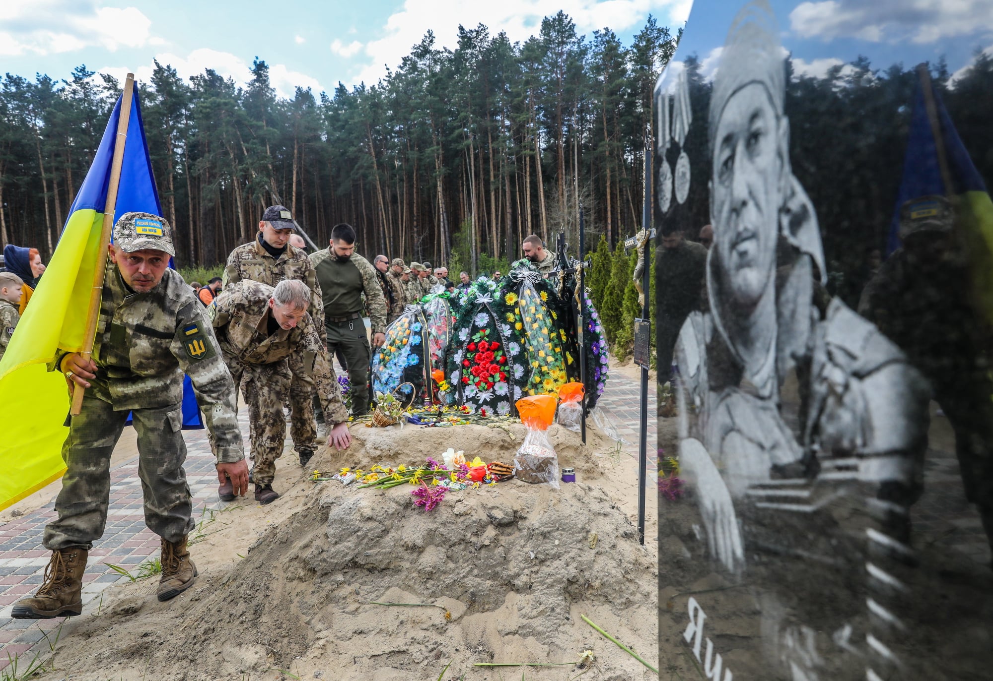 Мурашки по шкірі: мережу потрясли фото поминальних днів в Ірпені
