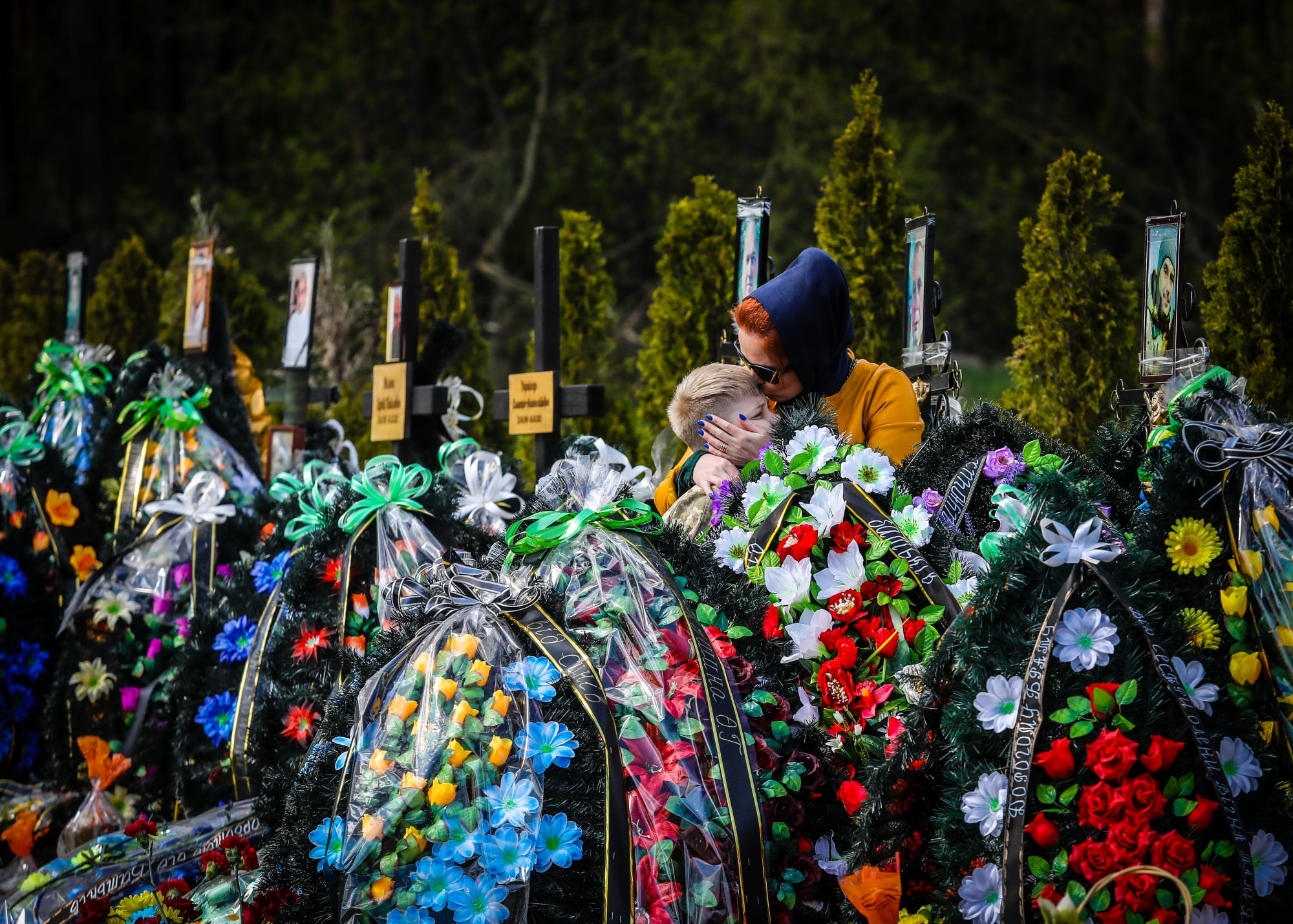 Мурашки по шкірі: мережу потрясли фото поминальних днів в Ірпені