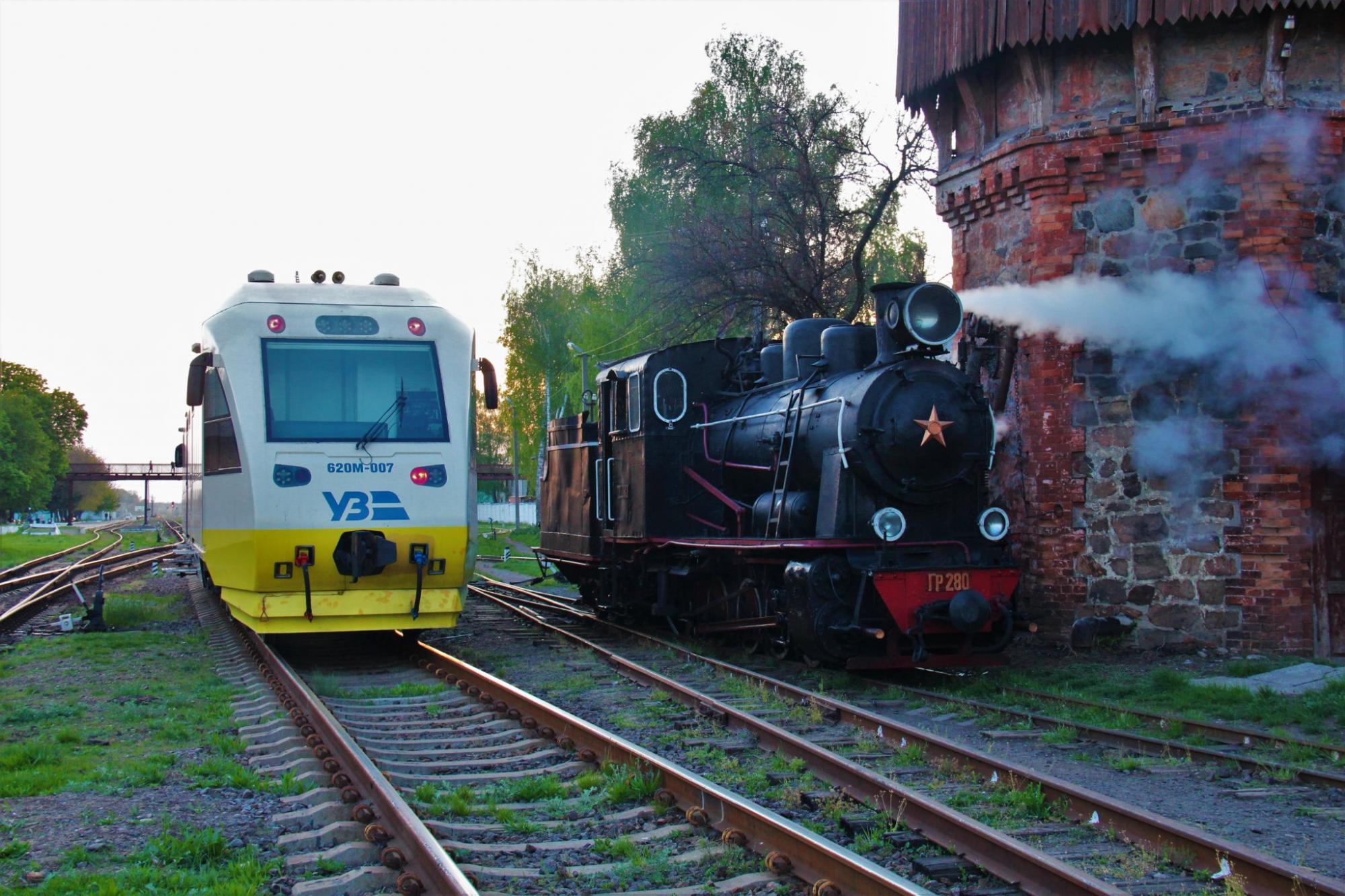 Пейзажи и история. Переселенцев в Украине перевозит самая длинная узкоколейка в Европе