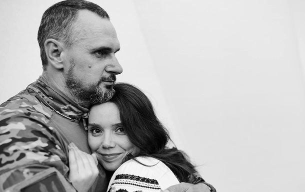 &quot;Татова казка, мамина ласка&quot;. Олег Сенцов з дружиною відсвяткували перший день народження сина (відео)