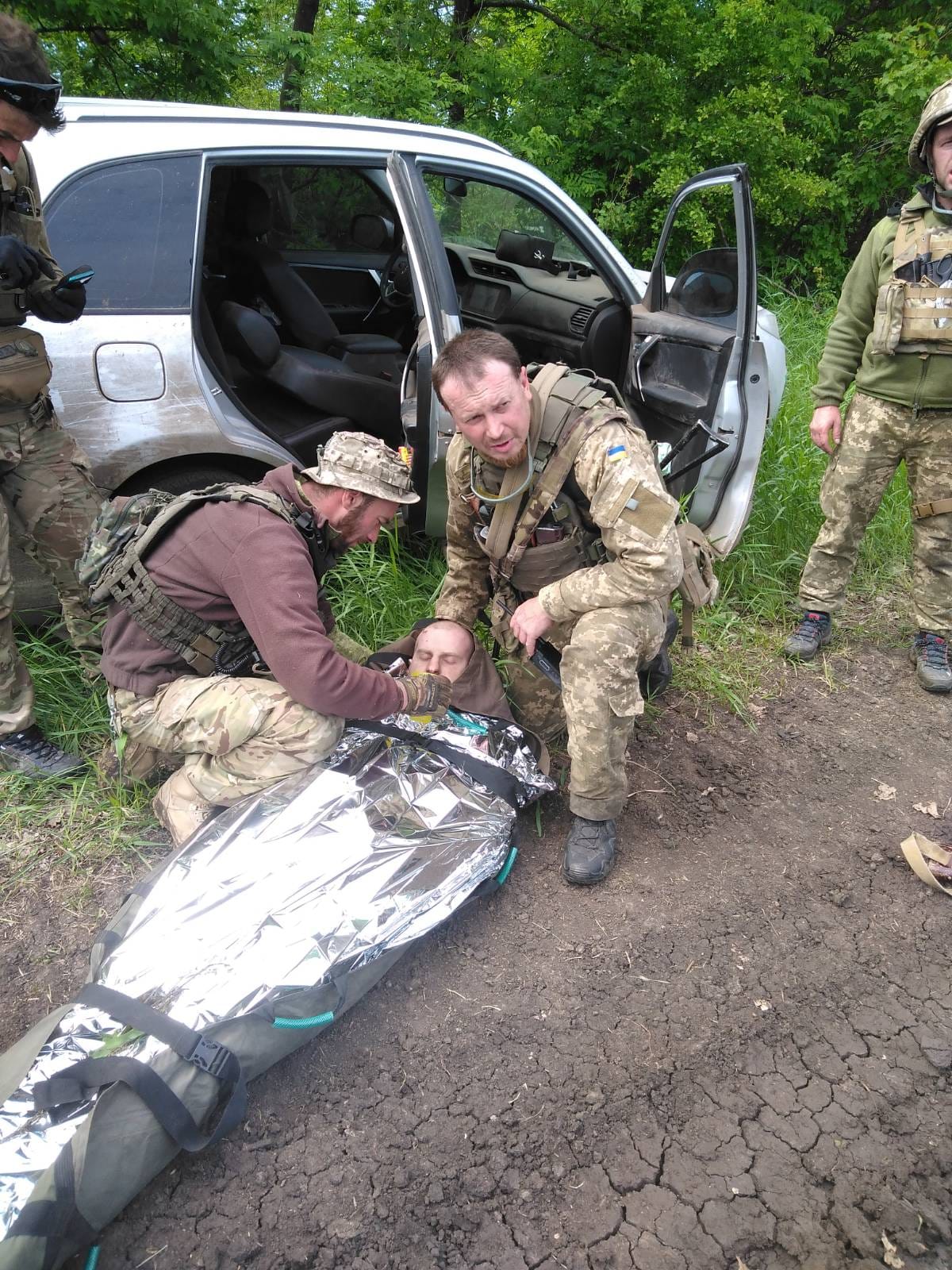 Дощова вода і пачка вафель: історія, як важкопоранений боєць пролежав чотири дні один та врятувався