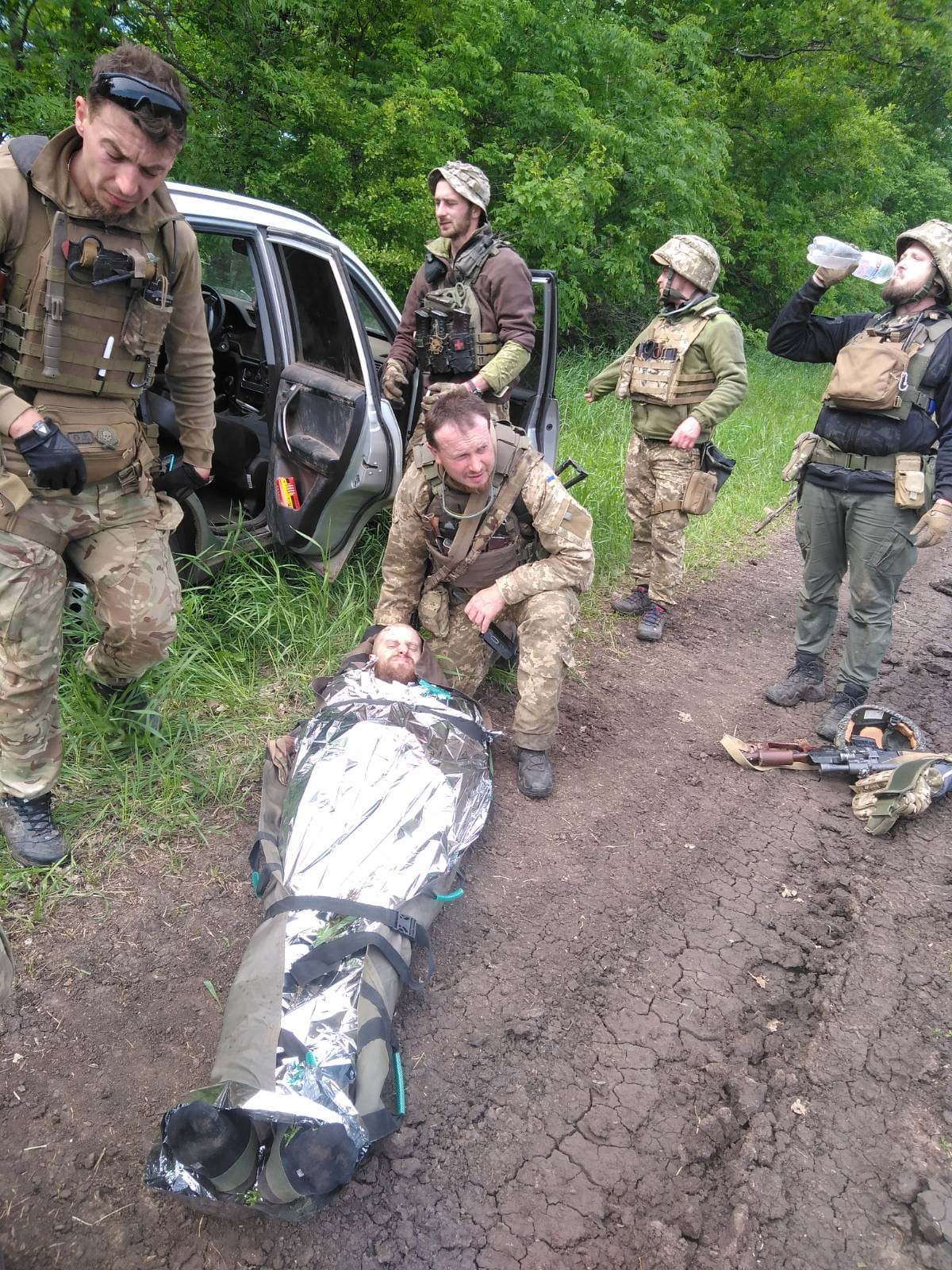 Дощова вода і пачка вафель: історія, як важкопоранений боєць пролежав чотири дні один та врятувався