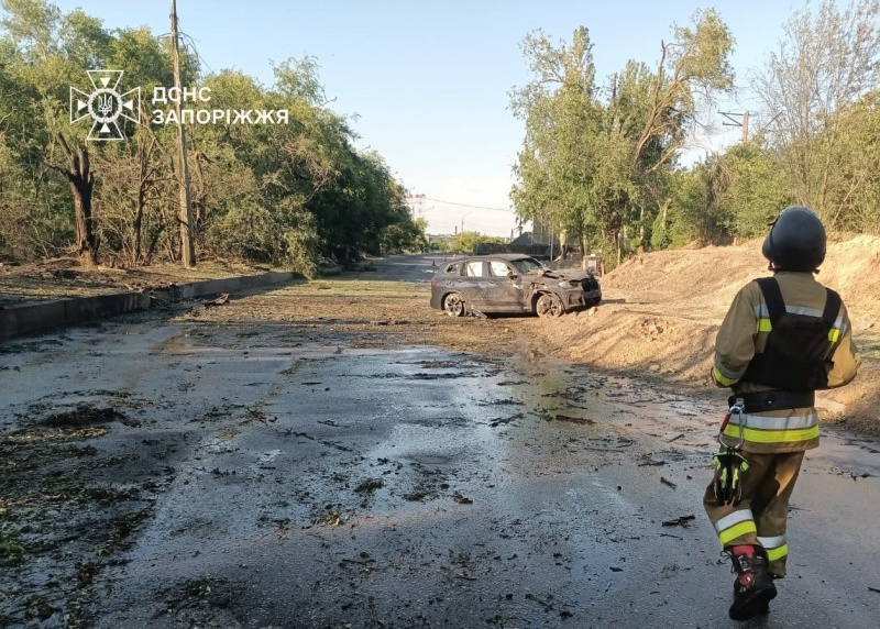Russia bombs residential areas in Zaporizhzhia of Ukraine, killing and injuring civilians