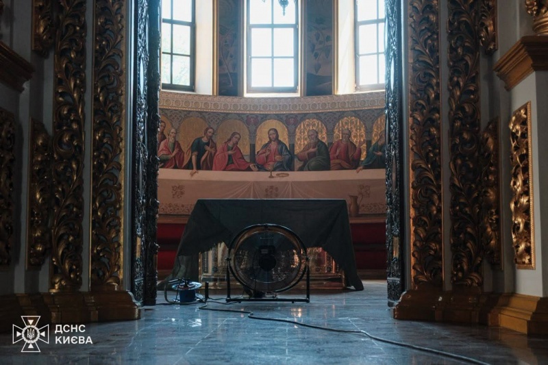 Rescuers complete roof repairs at Kyiv Pechersk Lavra damaged in Russian strike
