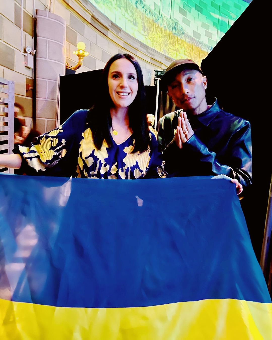 Синьо-жовті серця: неймовірні патріотичні сукні українських зірок, які зачаровують