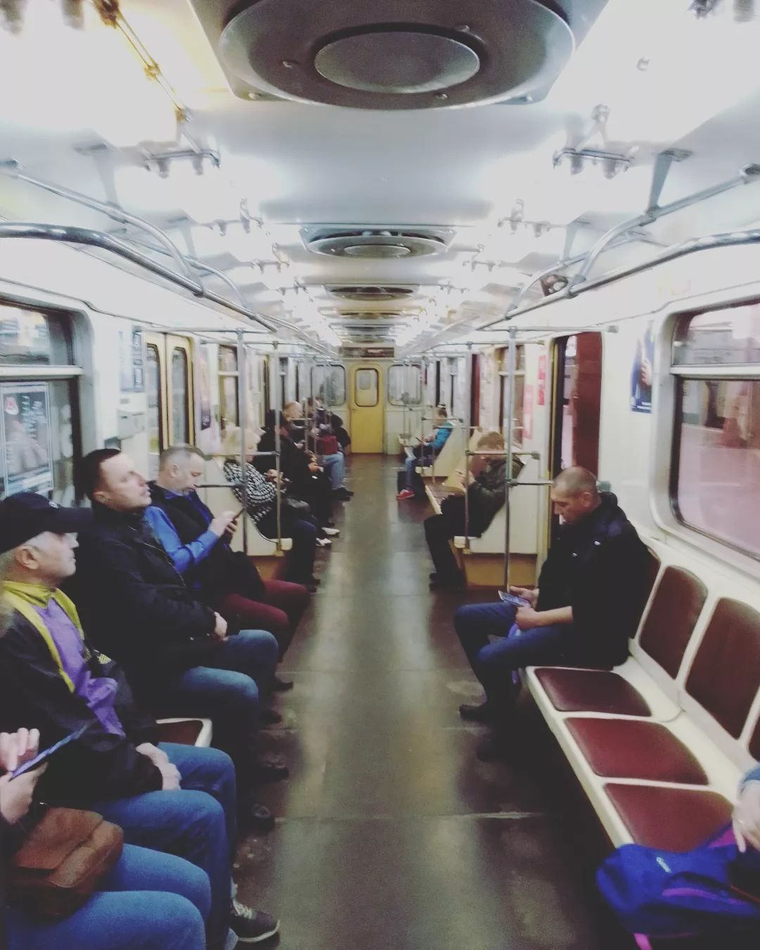 Метро в Харкові знову працює: відео та фото з підземки