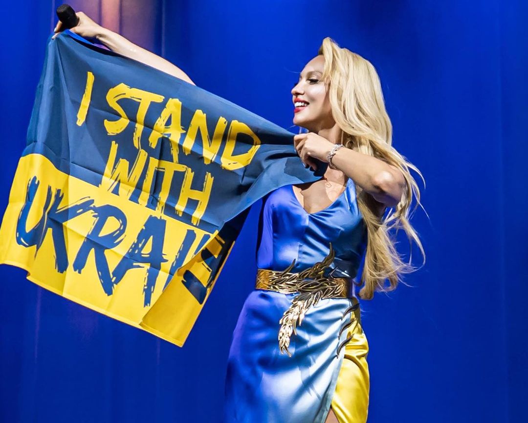 Сине-желтые сердца: невероятные патриотические платья украинских звезд, которые завораживают