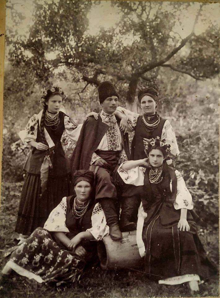 Що таке шароварщина або як СРСР спаплюжив українське народне вбрання (фото і відео)