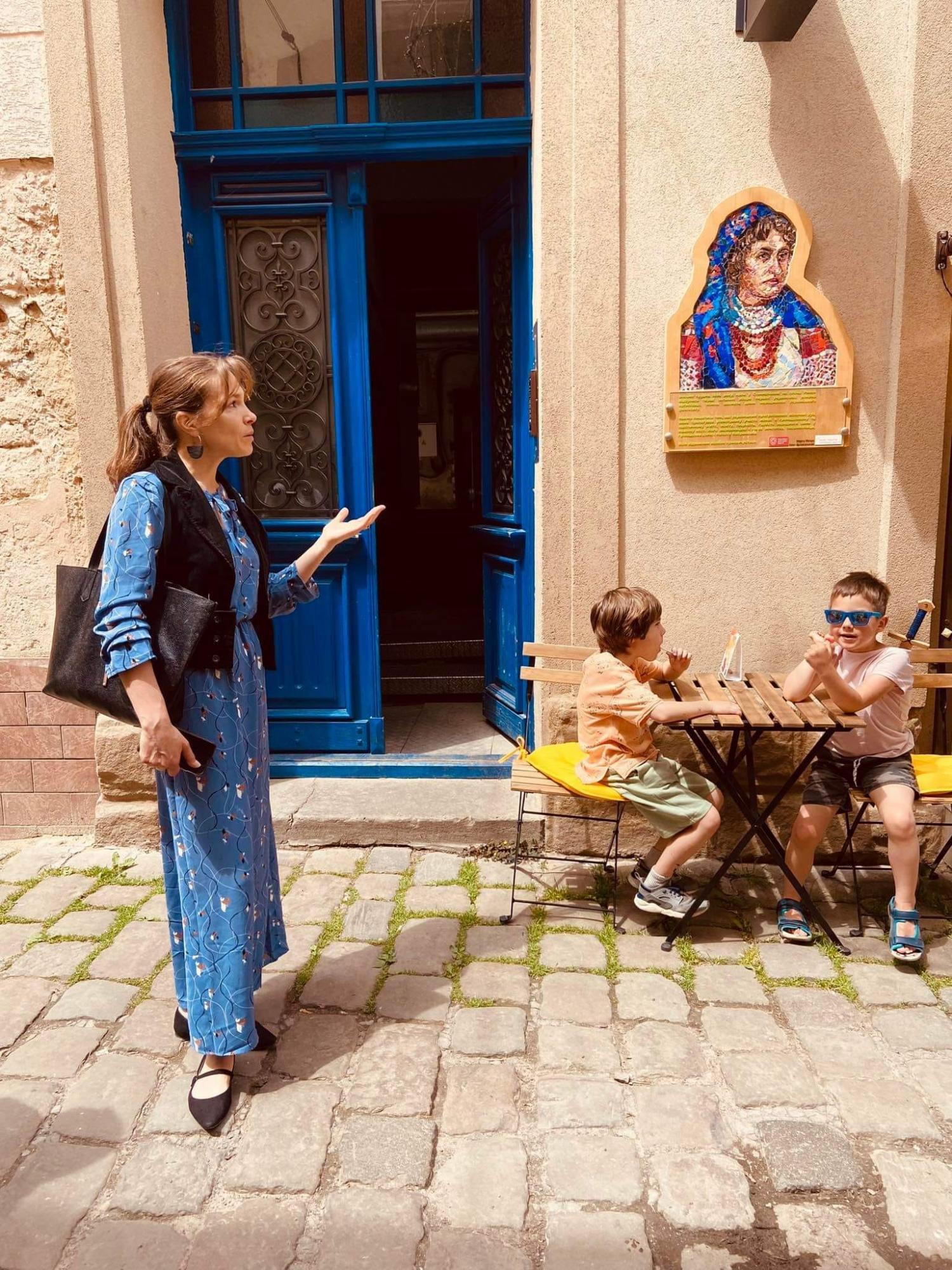 &quot;Мы восстанавливаем память&quot;. Как франковчанка сохраняет историю, реставрируя старинные двери