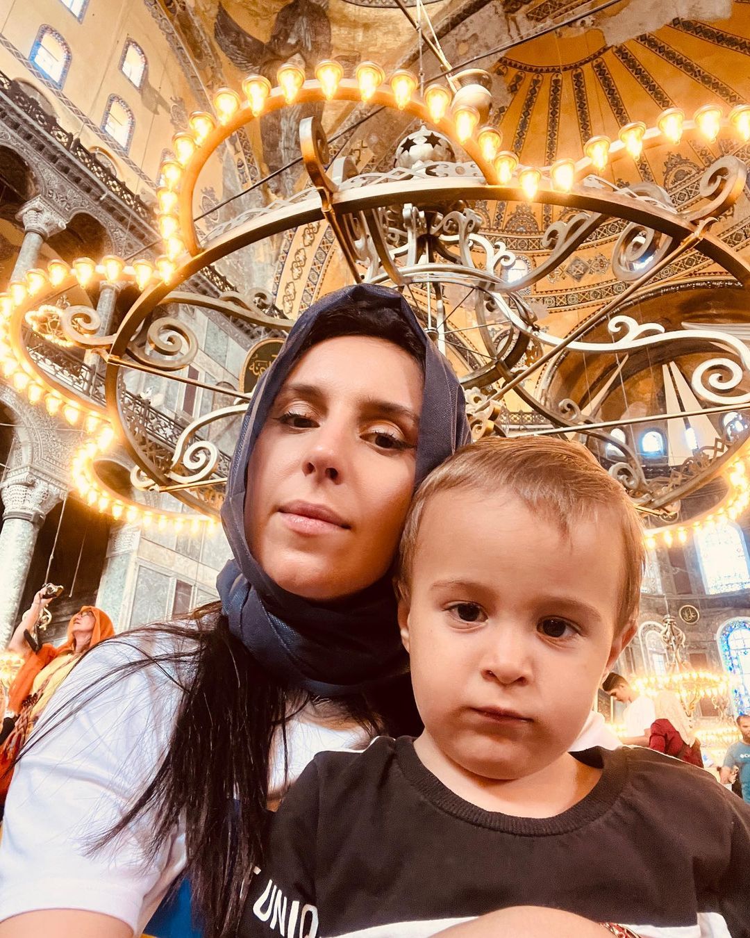 Джамала вперше за три місяці вийшла на прогулянку з синами: милі фото