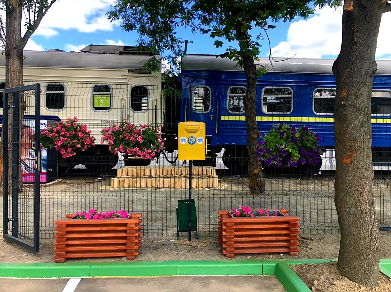 Залізне містечко в Ірпені: як виглядає нове житло для переселенців (фото)