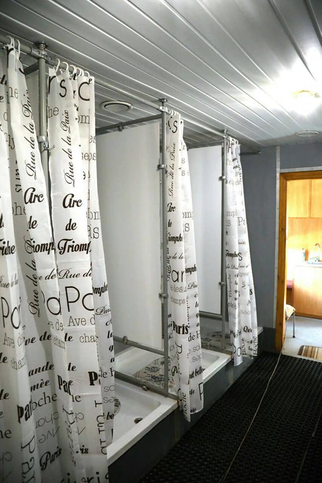 Залізне містечко в Ірпені: як виглядає нове житло для переселенців (фото)