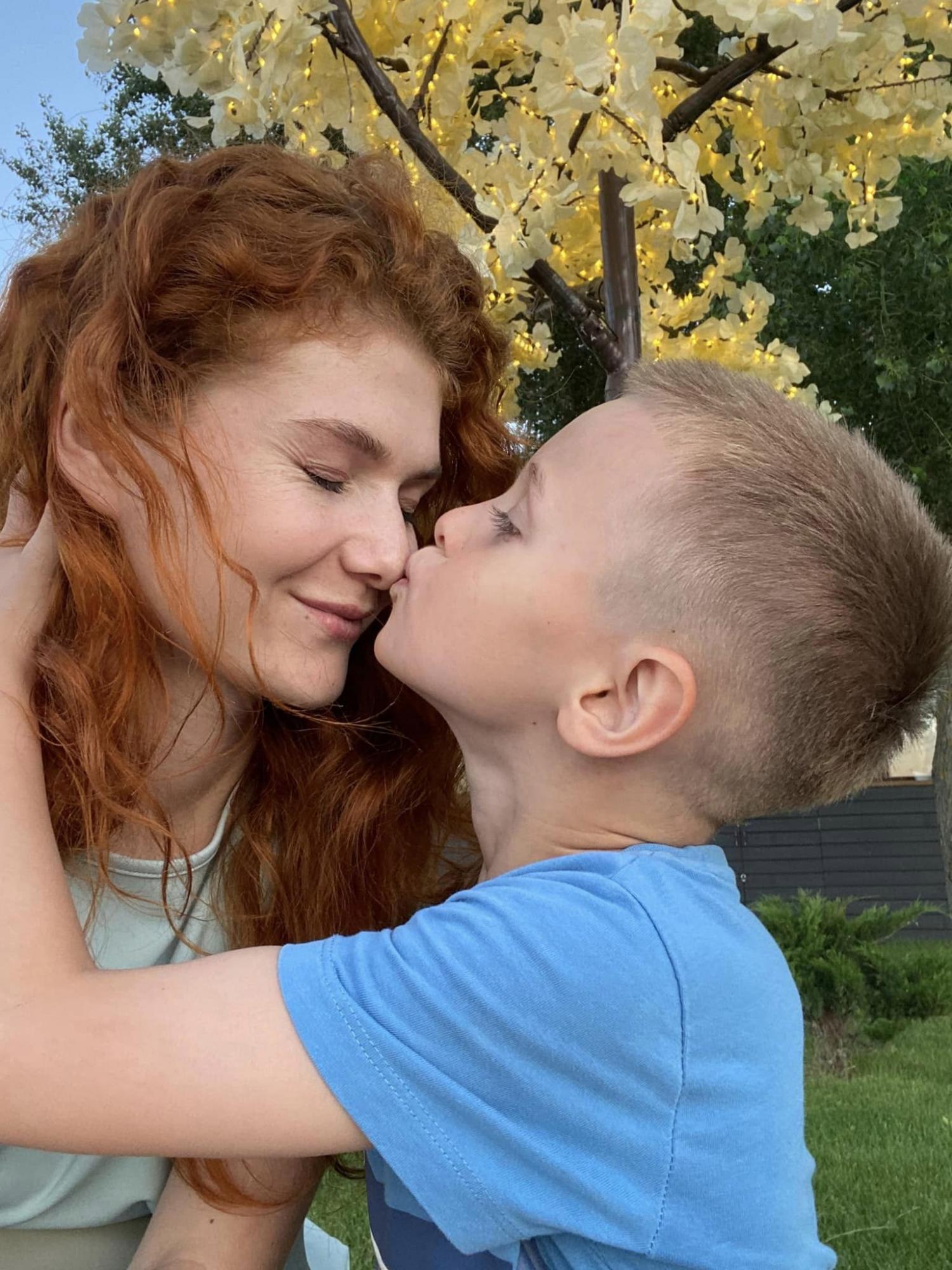 Был настолько голоден, что ел свои игрушки: 6-летний мальчик, потерявший родителей в Мариуполе, нашел новую семью