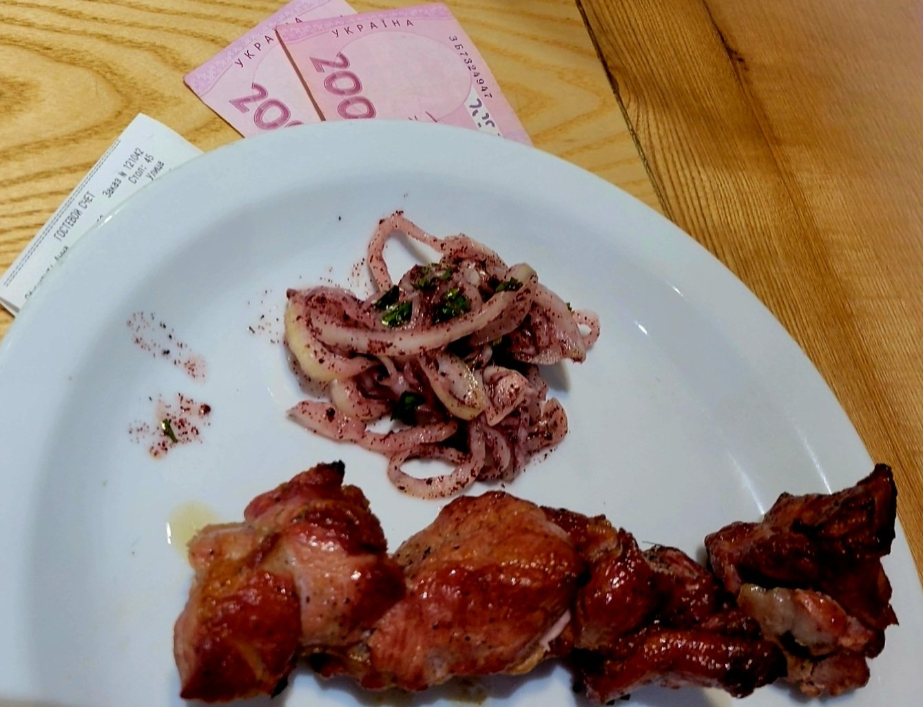 Два чеки по 200: у Херсоні окупанти замовили шашлик на набережній і померли