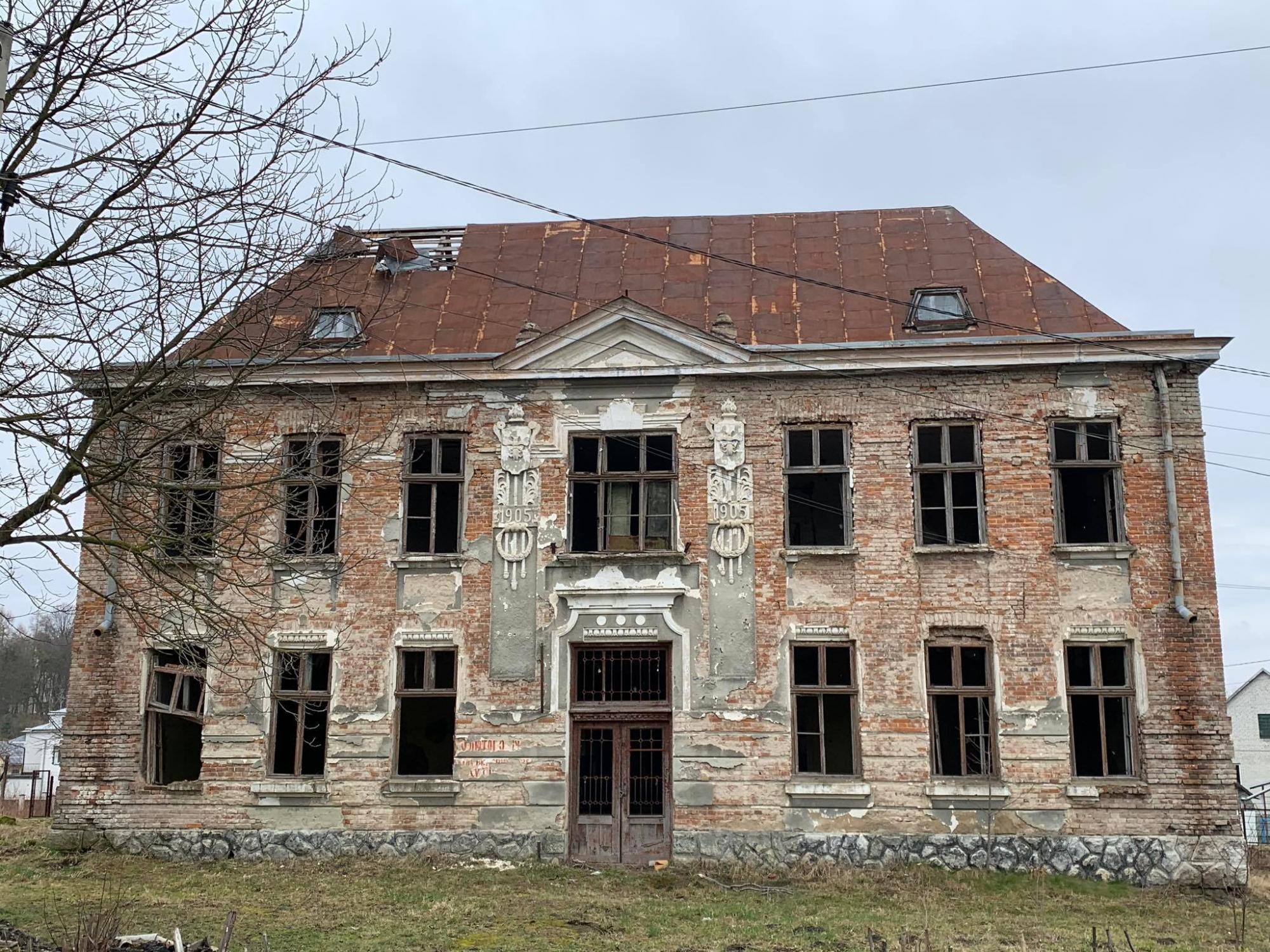 В Україні ремонтують старі хати та виставляють їх на продаж: як це виглядає (фото)