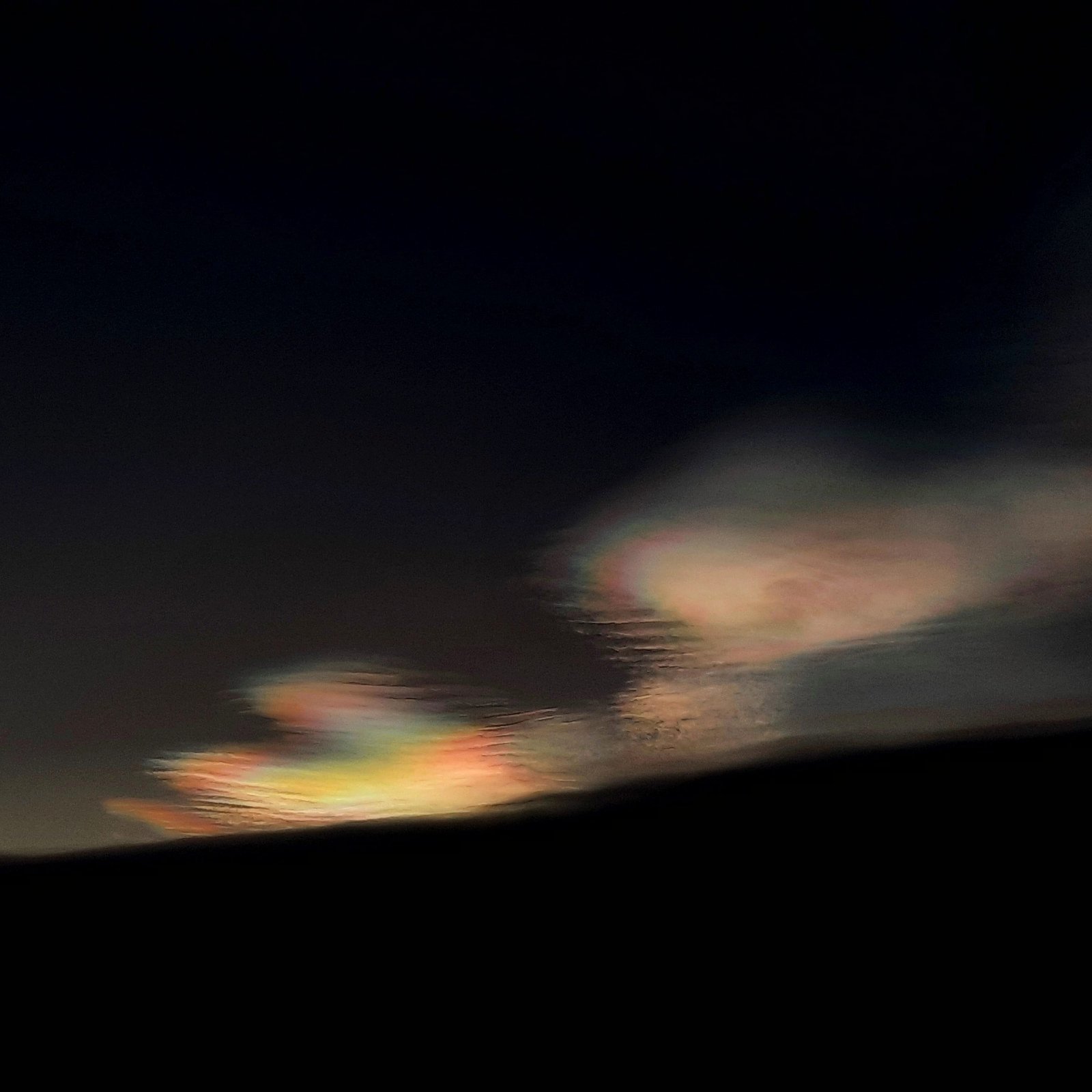 Українські полярники показали неймовірної краси явище: ці фото заворожують