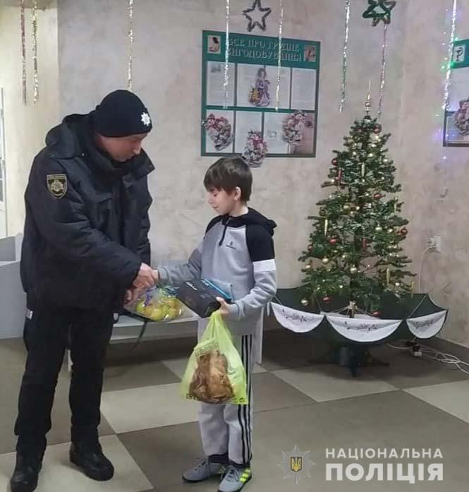Під Дніпром у лісі потрапили в біду чоловік з 10-річним сином: дитина врятувала батька без свідомості своїм теплом