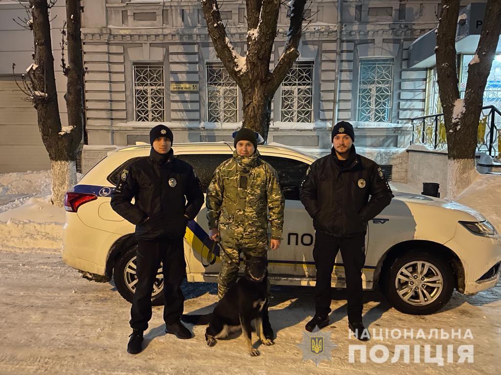 Під Дніпром у лісі потрапили в біду чоловік з 10-річним сином: дитина врятувала батька без свідомості своїм теплом