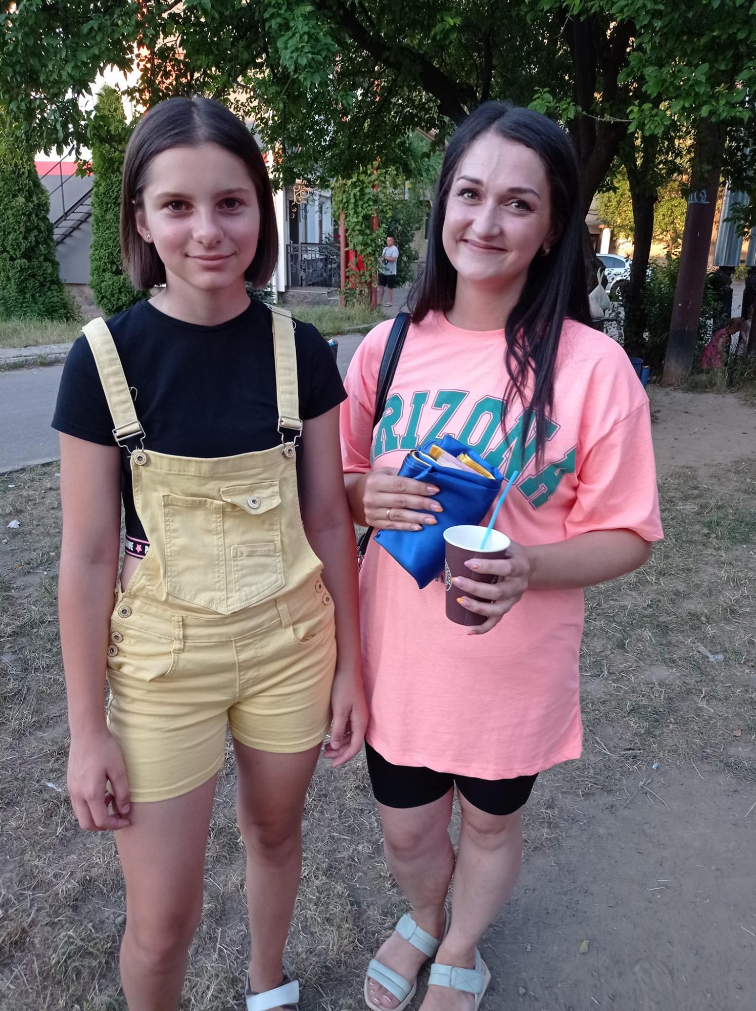 Школьница из Черновцов обрезала длинные волосы, чтобы помочь ВСУ: фото невероятного поступка