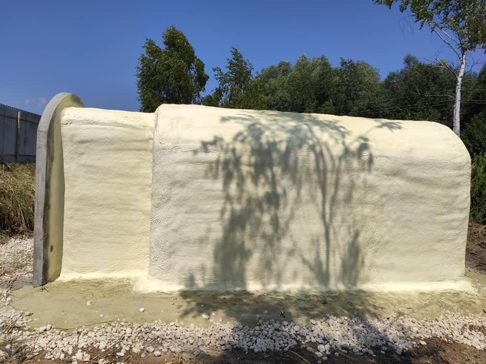 В Україні почали встановлювати унікальні укриття з бетону, як у протиядерних бункерах (фото)