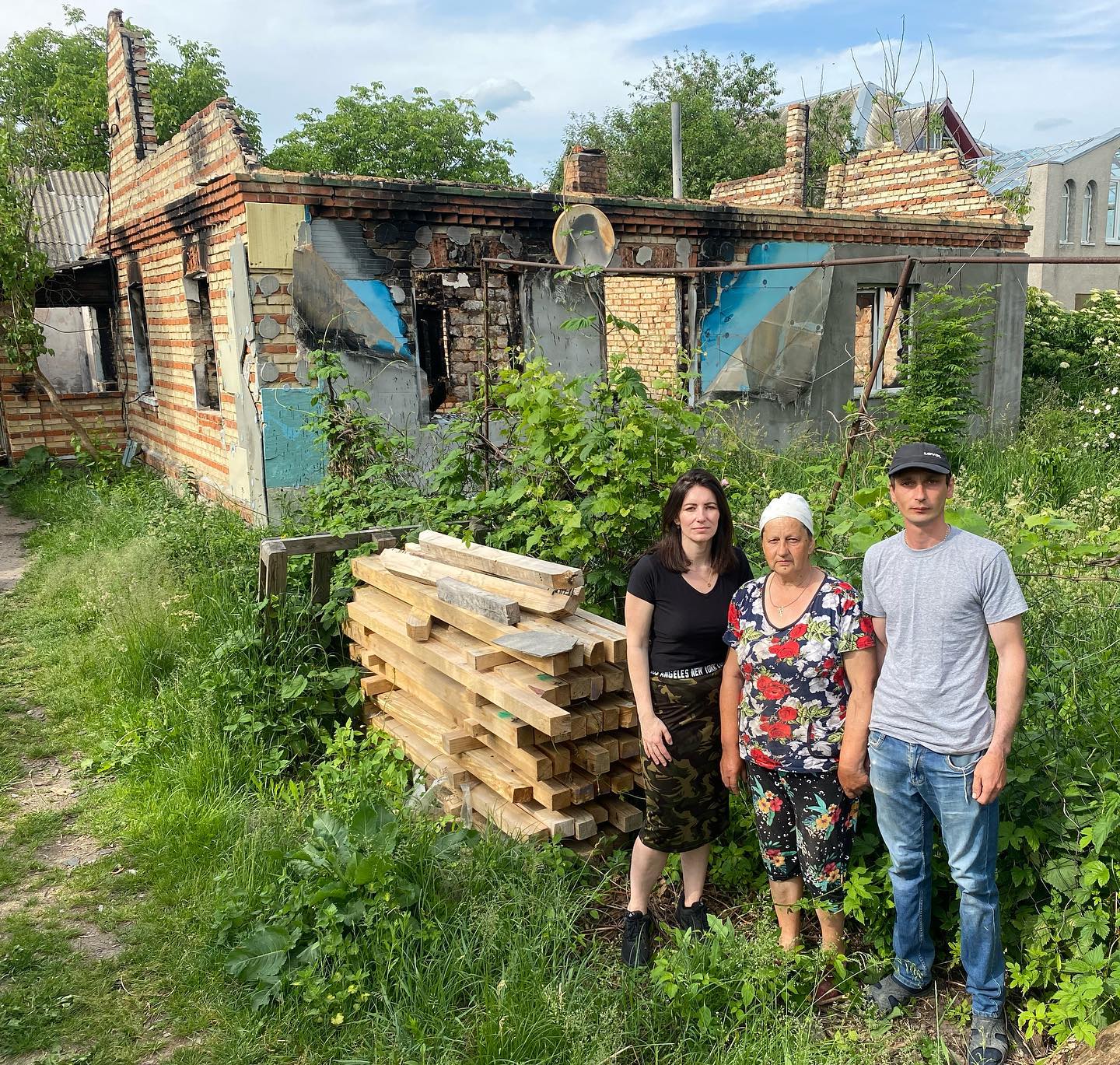 У США школярі зібрали гроші на модульні будинки для українців, і приїхали в Макарів для зведення