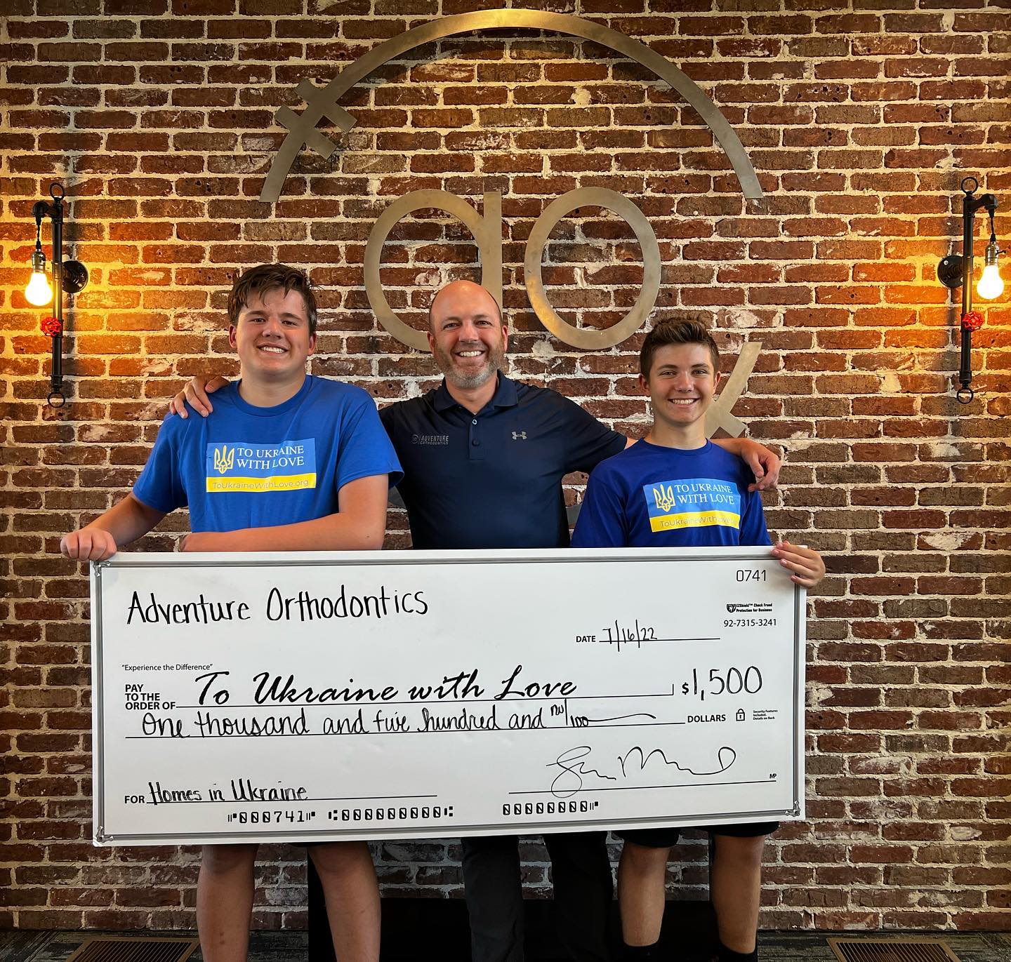 У США школярі зібрали гроші на модульні будинки для українців, і приїхали в Макарів для зведення