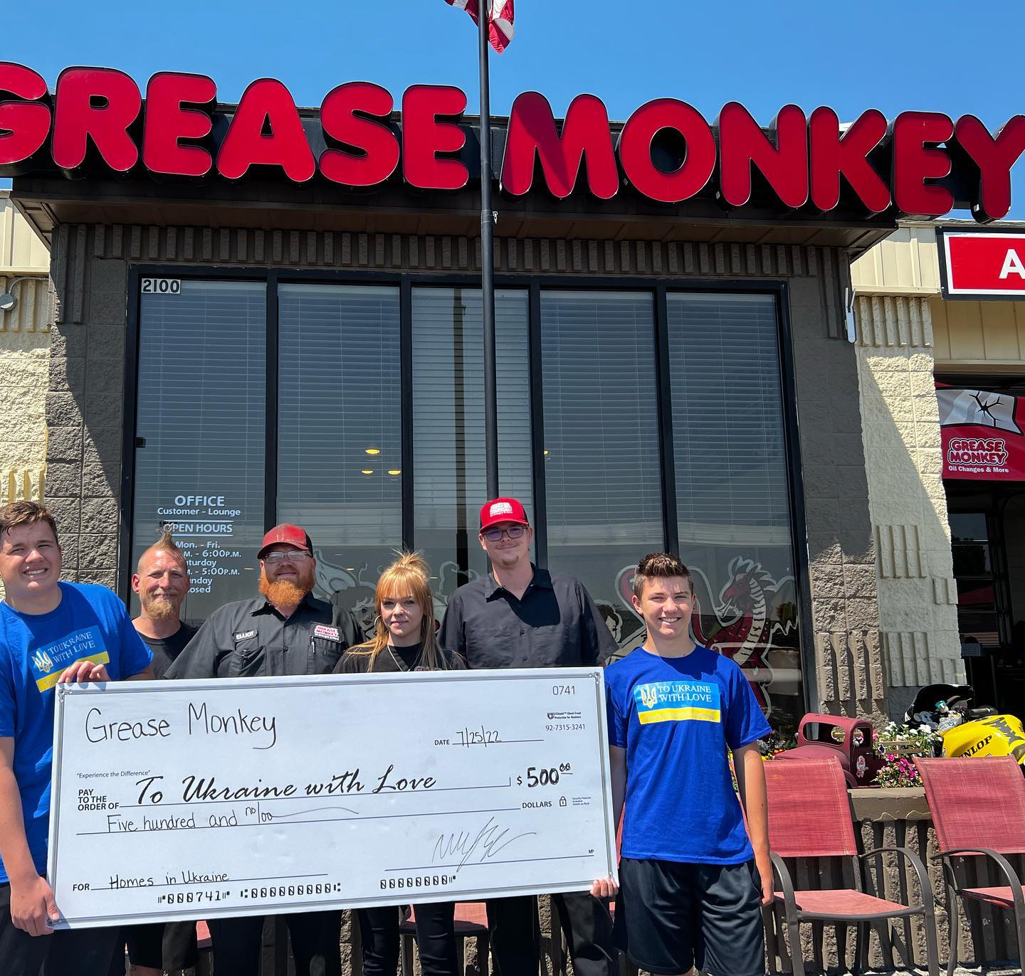 У США школярі зібрали гроші на модульні будинки для українців, і приїхали в Макарів для зведення