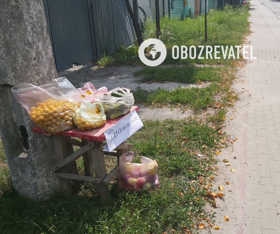 Непереможний народ: у Бучі місцеві жителі роздають урожай нужденним безкоштовно