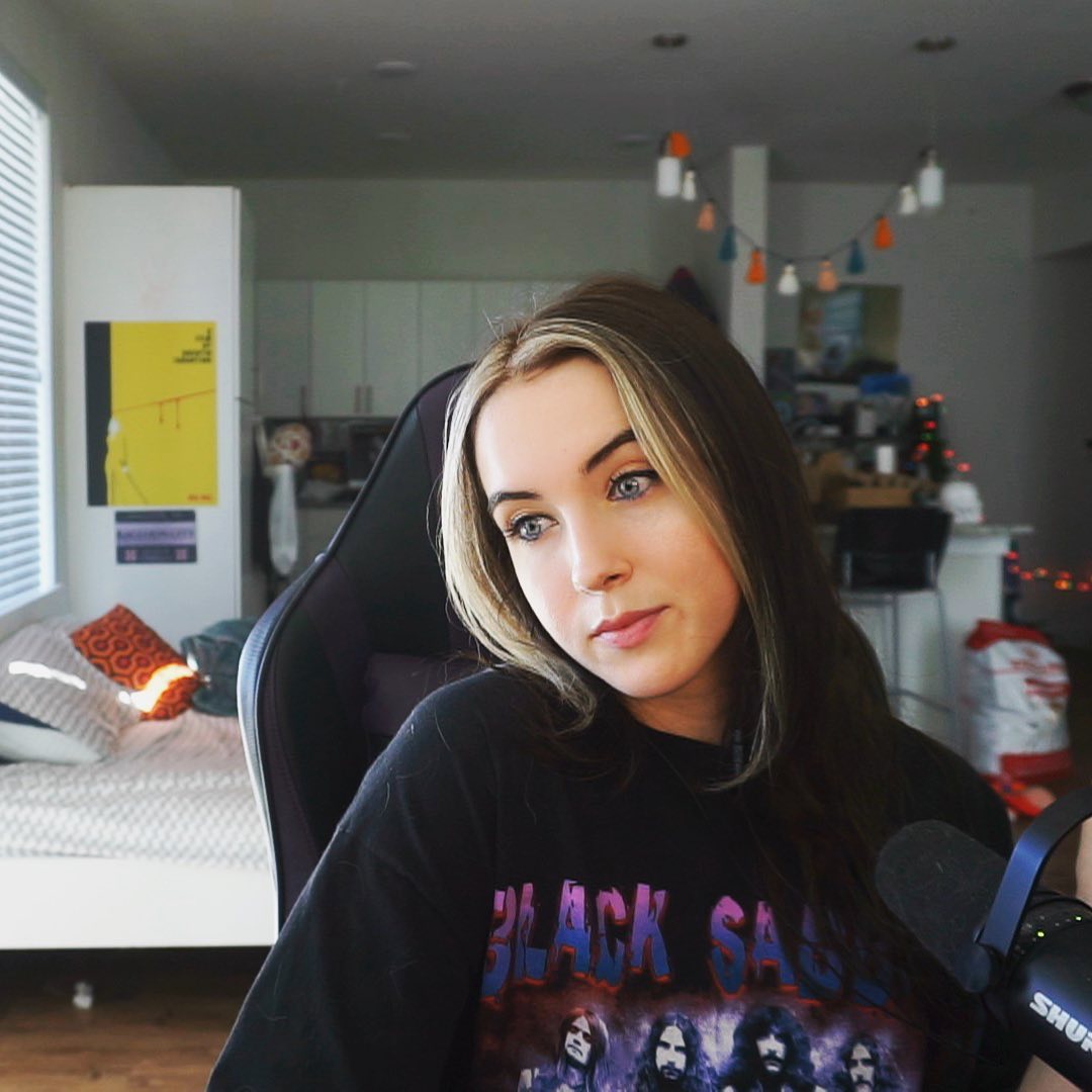 Эта девушка три года транслировала свою жизнь онлайн 24/7: вот как она выглядит сейчас