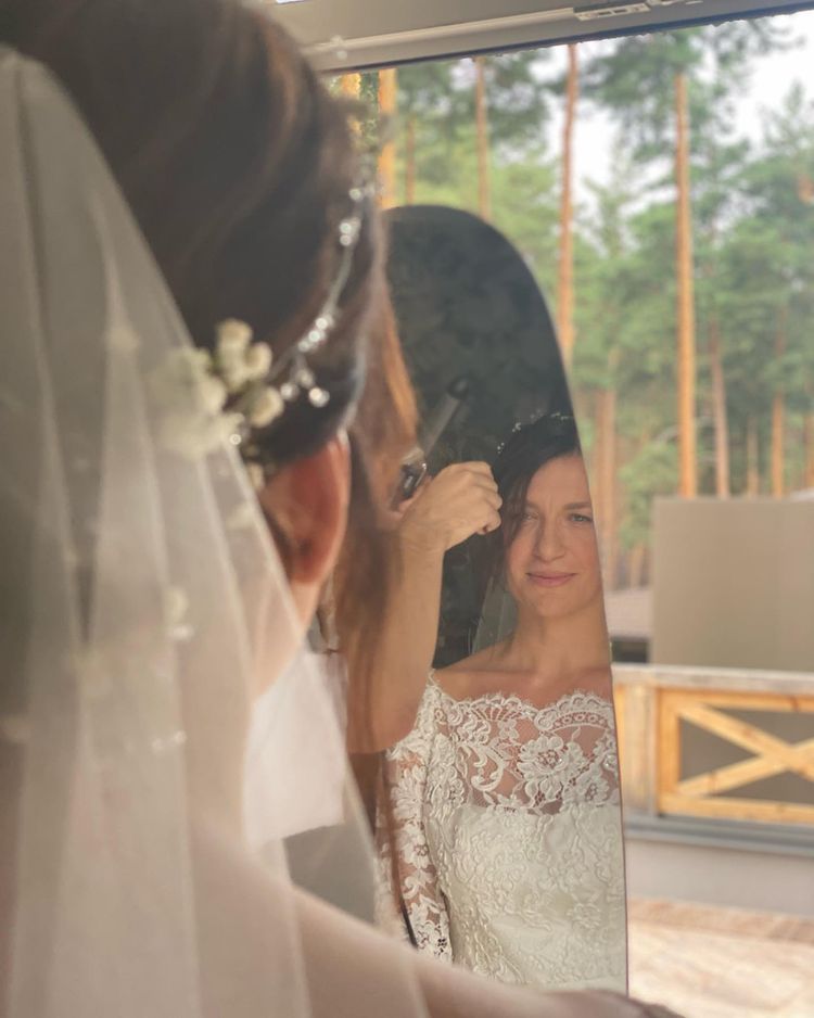 Автор &quot;Орла і решки&quot; Синельников одружився: весілля було у будинку в Бучі, який розгромили окупанти