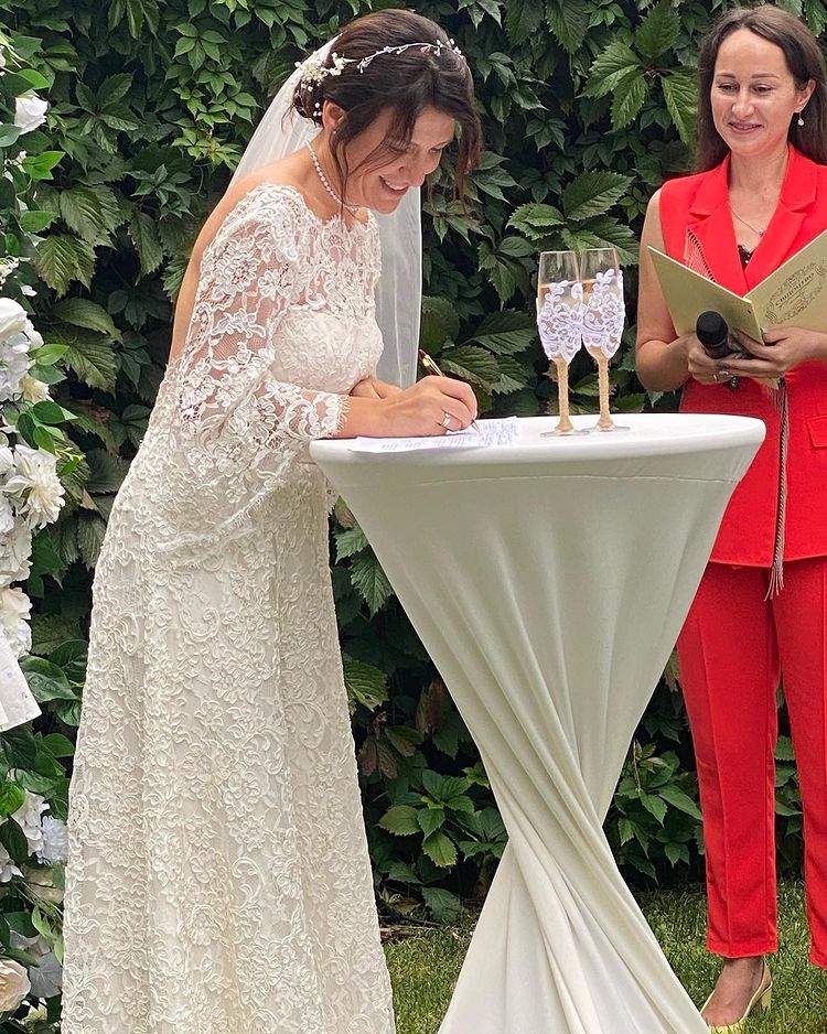 Автор &quot;Орла і решки&quot; Синельников одружився: весілля було у будинку в Бучі, який розгромили окупанти