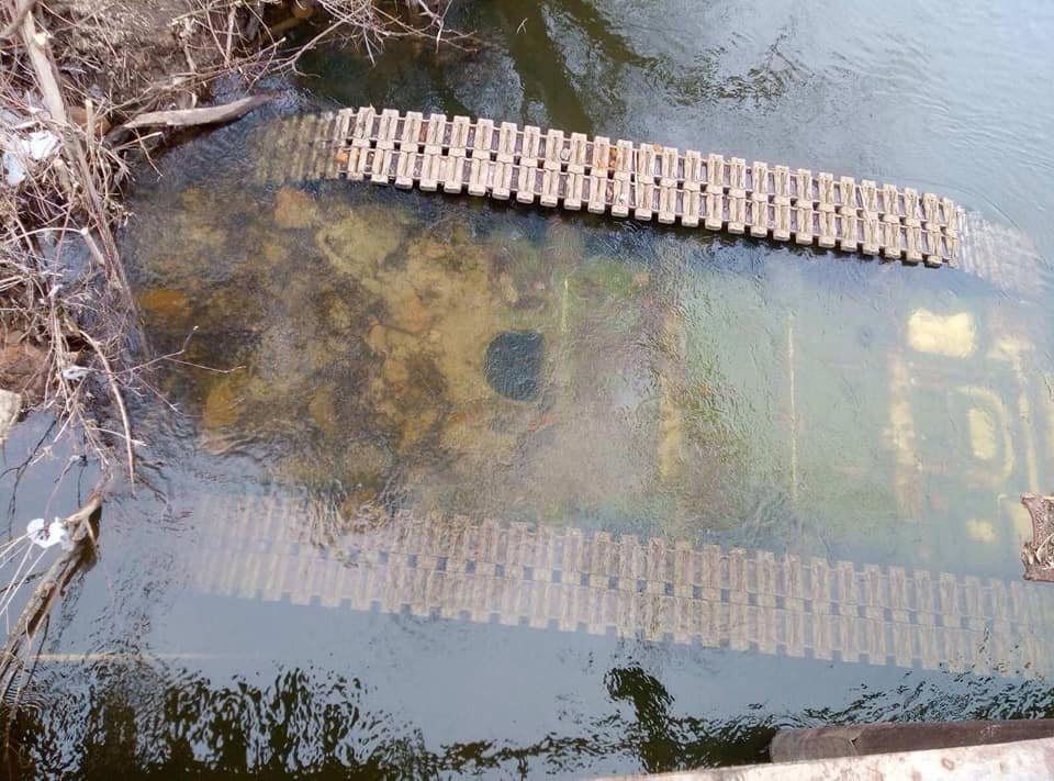 У Полтавській області дідусь за допомогою українського прапора знищив два російських танки (фото)