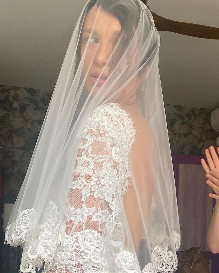 Автор &quot;Орла і решки&quot; Синельников одружився: весілля було у будинку в Бучі, який розгромили окупанти