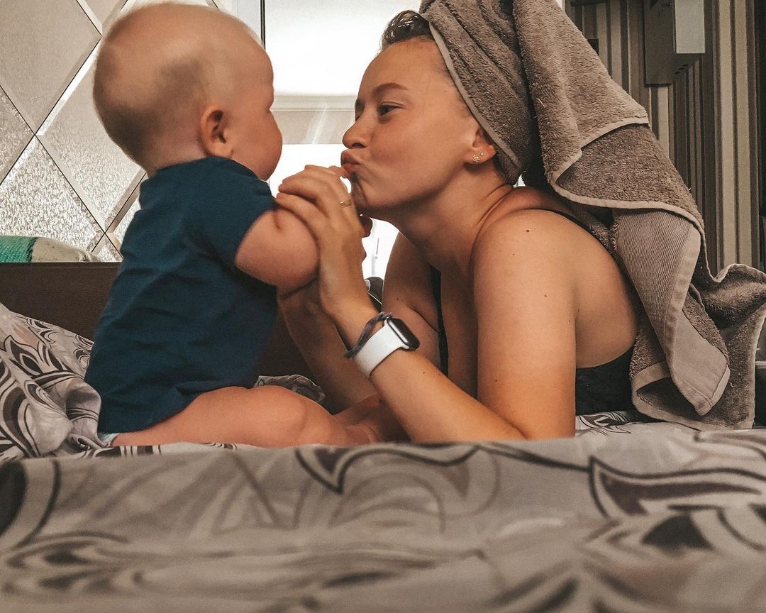 Приховують правду: у якому стані дівчина, яка втратила сина та чоловіка в Дніпрі