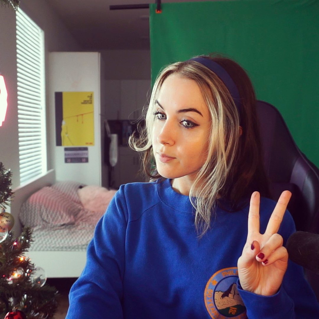 Эта девушка три года транслировала свою жизнь онлайн 24/7: вот как она выглядит сейчас