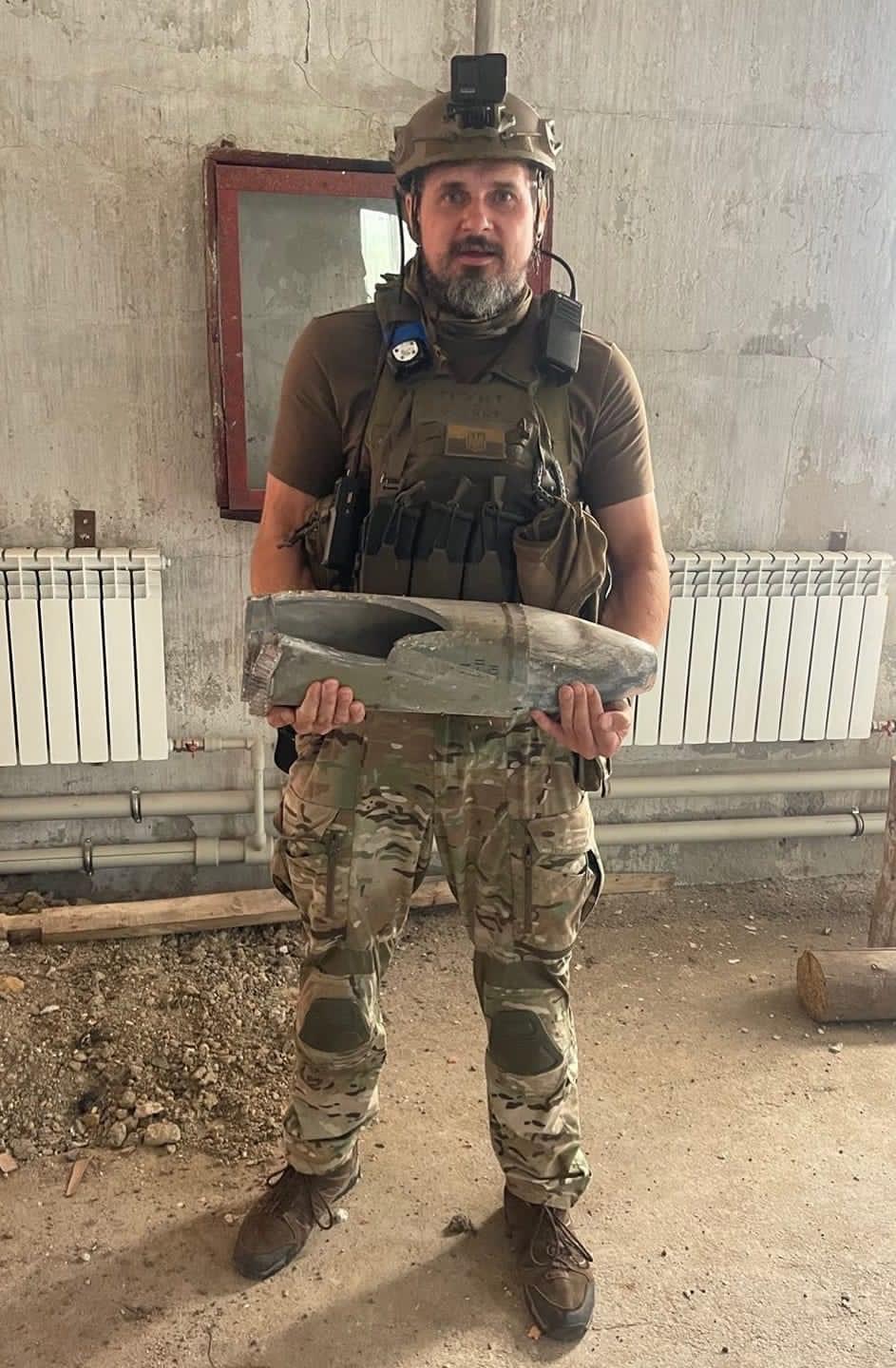 Еле держал в руках: Олег Сенцов показал &quot;подарок&quot; от российских оккупантов (фото)